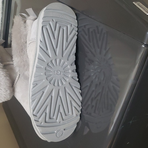 UGG Mini Bailey Bow Boots Size 8 - Picture 6 of 6